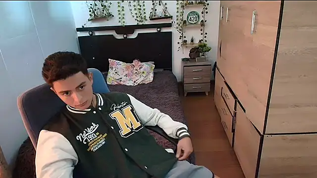 santii ss online show from 06/01/26, 04:09