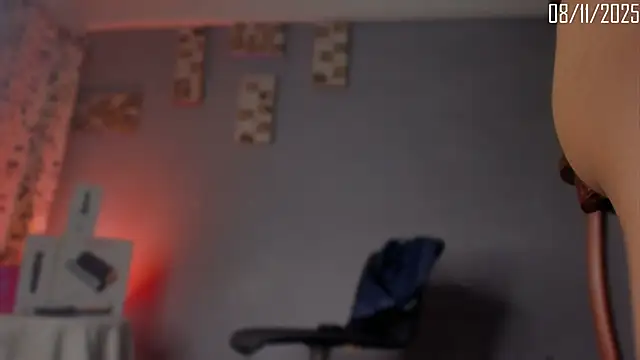 Snapshot of Chloe_cooperr chatting on 11/09/25, 04:11 Chloe cooperr online show from 11/09/25, 04:11