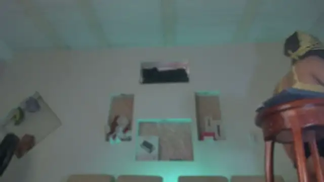 Snapshot of Chloe_cooperr chatting on 12/20/25, 04:14 Chloe cooperr online show from 12/20/25, 04:14