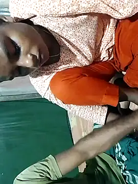 Snapshot of MONiSHA-moni-21 chatting on 09/20/25, 02:29 MONiSHA-moni-21 online show from 09/20/25, 02:29