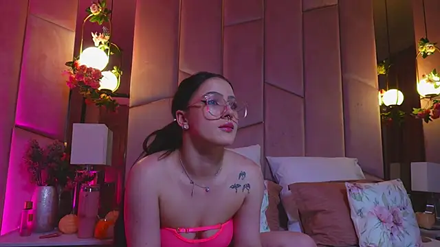 LucyLextonX online show from 03/18/26, 10:46