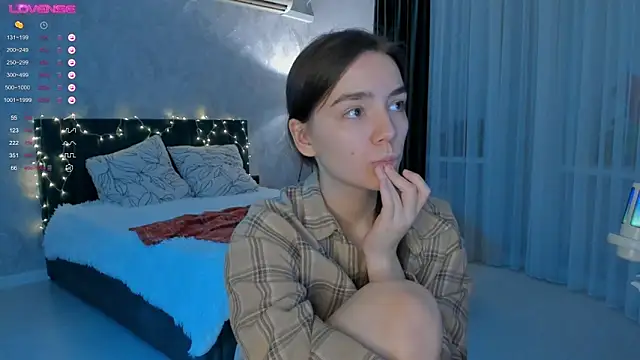 Snapshot of sweete_chantal chatting on 10/04/25, 05:00 sweete chantal online show from 10/04/25, 05:00
