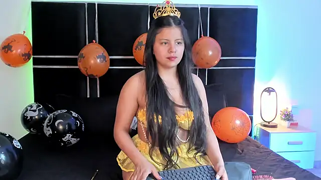 Snapshot of sasha_roldann chatting on 10/31/25, 01:23 sasha roldann online show from 10/31/25, 01:23