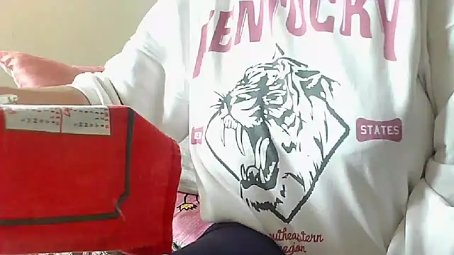 Snapshot of sexy_tettona chatting on 10/29/25, 12:40 sexy tettona online show from 10/29/25, 12:40