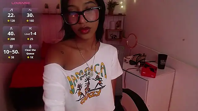 Snapshot of LeilaEbony chatting on 09/17/25, 12:40 LeilaEbony online show from 09/17/25, 12:40