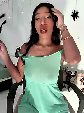 Snapshot of LeilaEbony chatting on 10/15/25, 12:49 LeilaEbony online show from 10/15/25, 12:49