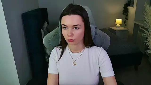 Snapshot of AvaFlower chatting on 09/23/25, 04:21 AvaFlower online show from 09/23/25, 04:21