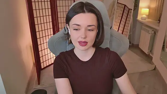 Snapshot of AvaFlower chatting on 11/18/25, 03:16 AvaFlower online show from 11/18/25, 03:16