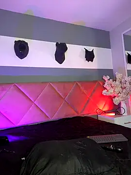 Bella Williiams online show from 12/04/25, 12:25