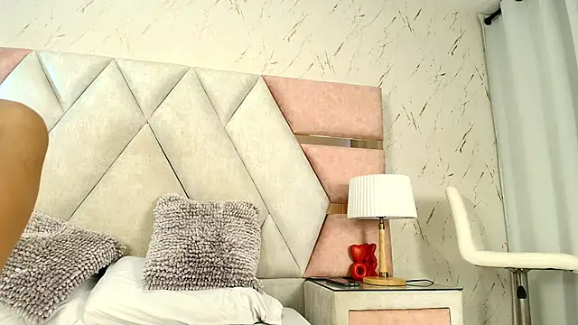 Zoelucas online show from 03/17/26, 12:08