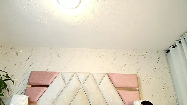 Zoelucas online show from 04/04/26, 11:51