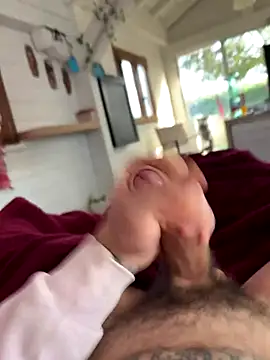 Snapshot of veriteeee_ chatting on 10/28/25, 01:14 veriteeee  online show from 10/28/25, 01:14