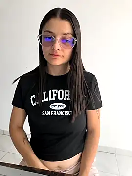 Coralinne   online show from 03/31/26, 03:12