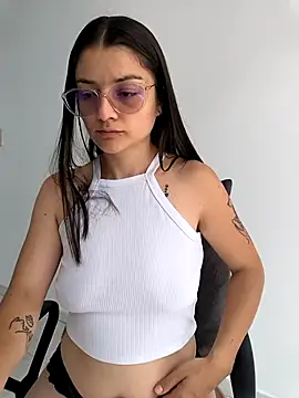 Coralinne   online show from 04/03/26, 03:43