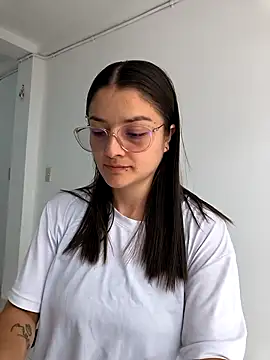 Coralinne   online show from 04/04/26, 03:09