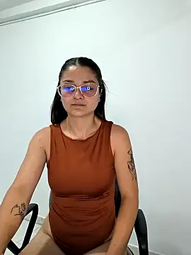 Coralinne   online show from 04/10/26, 01:11