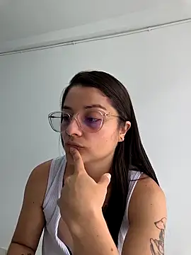 Coralinne   online show from 04/11/26, 03:38