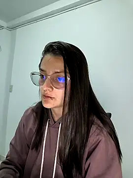 Coralinne   online show from 04/21/26, 01:07