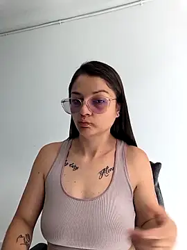 Coralinne   online show from 04/24/26, 03:03