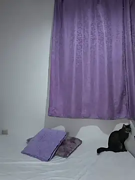 Coralinne   online show from 06/05/26, 01:01