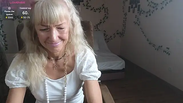 Laura Gol online show from 10/24/25, 09:00