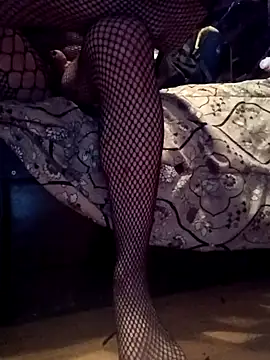 Snapshot of Crossedsissy chatting on 04/28/26, 11:43 Crossedsissy online show from 04/28/26, 11:43