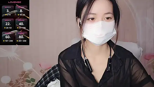 Snapshot of Lele-Baby chatting on 12/18/25, 02:06 Lele-Baby online show from 12/18/25, 02:06