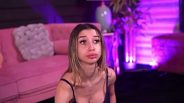 Snapshot of OdetteMason chatting on 02/13/26, 05:47 OdetteMason online show from 02/13/26, 05:47