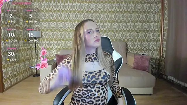 Snapshot of Vi_Luxy chatting on 05/13/26, 01:25 Vi Luxy online show from 05/13/26, 01:25
