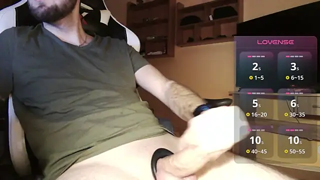 Snapshot of Bigszaab chatting on 12/15/24, 10:28 Bigszaab online show from 12/15/24, 10:28