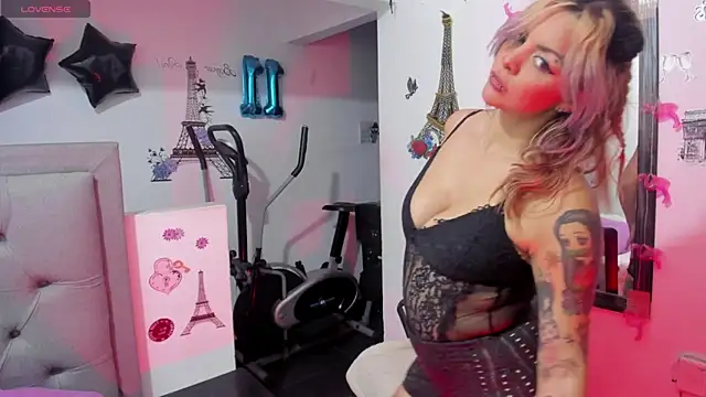 Snapshot of Ary_Ricci chatting on 10/30/25, 02:02 Ary Ricci online show from 10/30/25, 02:02