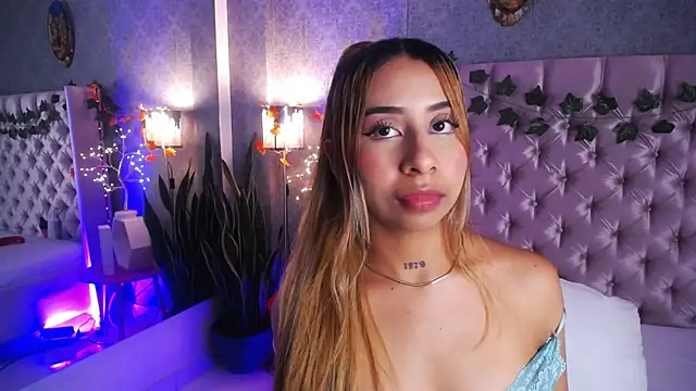 Snapshot of laila_stilwiills chatting on 11/11/25, 12:43 laila stilwiills online show from 11/11/25, 12:43