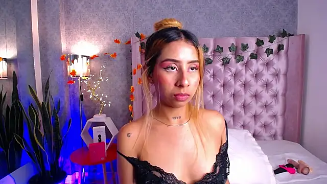 Snapshot of laila_stilwiills chatting on 12/05/25, 06:00 laila stilwiills online show from 12/05/25, 06:00