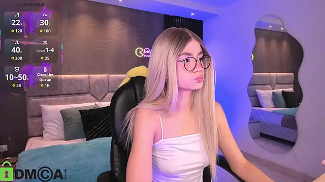 Arinextdoor online show from 10/28/25, 10:12