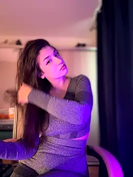 ScarletBloom  online show from 10/03/25, 11:18