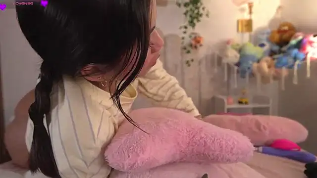 violeth     online show from 03/25/26, 02:01