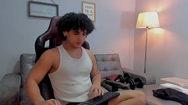 Snapshot of Xfire_boy69 chatting on 09/30/25, 02:33 Xfire boy69 online show from 09/30/25, 02:33