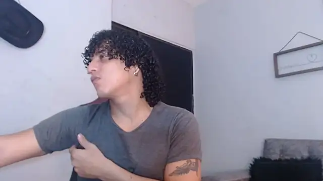 Xfire boy69 online show from 10/24/25, 04:25