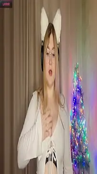 Snapshot of Monahosks chatting on 02/24/26, 05:33 Monahosks online show from 02/24/26, 05:33