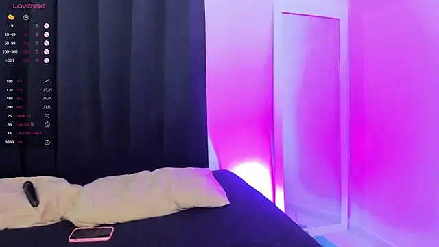 Snapshot of RoseeCarter chatting on 12/20/25, 12:40 RoseeCarter online show from 12/20/25, 12:40