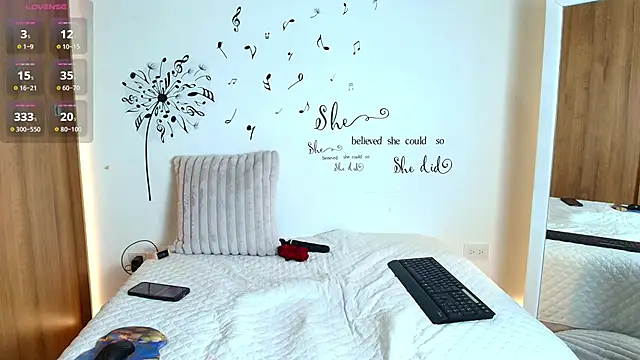 Snapshot of Sophia_k_Rk chatting on 10/31/25, 07:37 Sophia k Rk online show from 10/31/25, 07:37