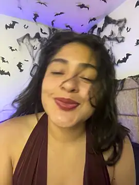 Snapshot of EmilyNoir1 chatting on 10/29/25, 12:02 EmilyNoir1 online show from 10/29/25, 12:02