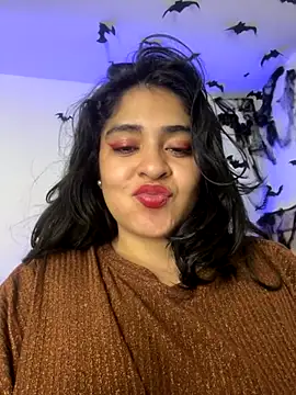 Snapshot of EmilyNoir1 chatting on 10/31/25, 04:35 EmilyNoir1 online show from 10/31/25, 04:35