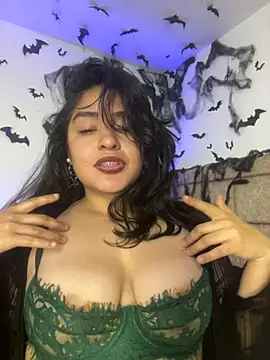 Snapshot of EmilyNoir1 chatting on 11/02/25, 01:41 EmilyNoir1 online show from 11/02/25, 01:41