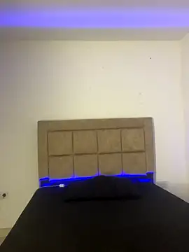 Snapshot of EmilyNoir1 chatting on 11/22/25, 12:31 EmilyNoir1 online show from 11/22/25, 12:31