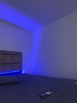 Snapshot of EmilyNoir1 chatting on 12/19/25, 12:28 EmilyNoir1 online show from 12/19/25, 12:28