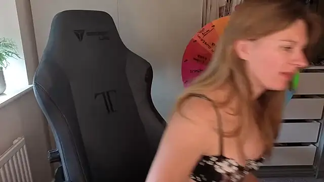 Lilly-Luscious online show from 06/01/26, 12:29