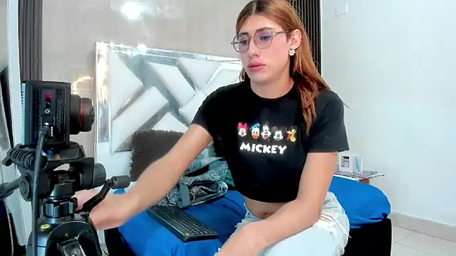 karen matwell online show from 12/02/25, 01:55