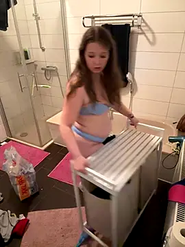 SweetTeenGirl online show from 10/28/25, 07:27