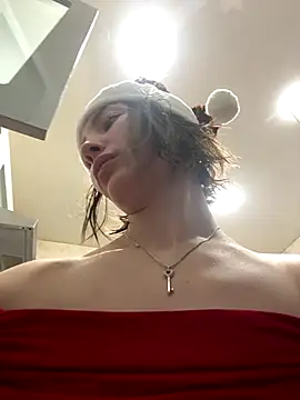 Snapshot of ZariaFlame chatting on 12/22/25, 11:24 ZariaFlame online show from 12/22/25, 11:24